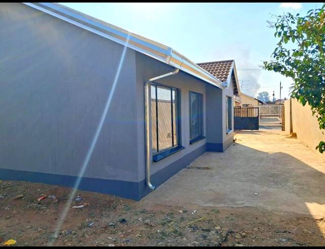 3 BEDROOM HOUSE FOR SALE IN PROTEA GLEN